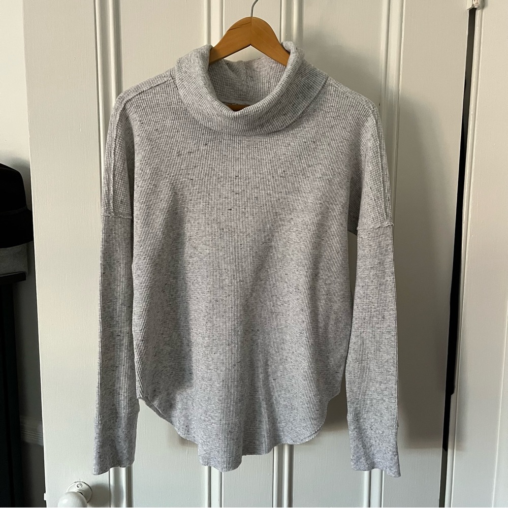 Aritzia TNA thermal top